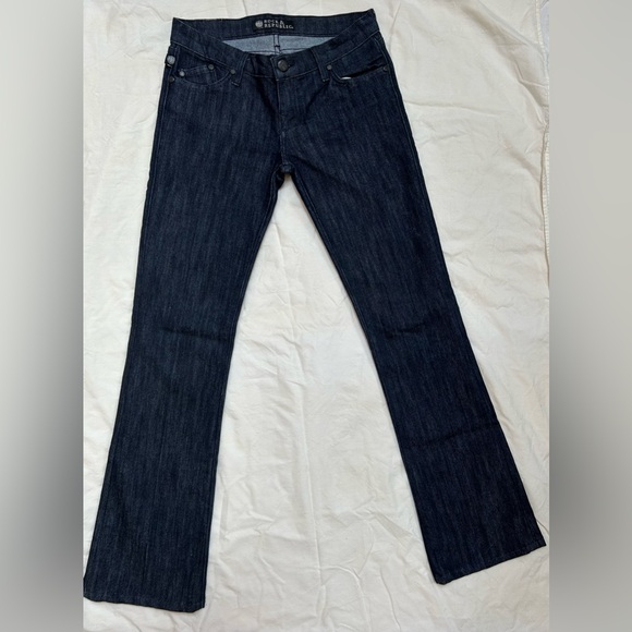 Rock & Republic Kasandra boot cut dark wash jeans. Size 26. - Picture 3 of 7